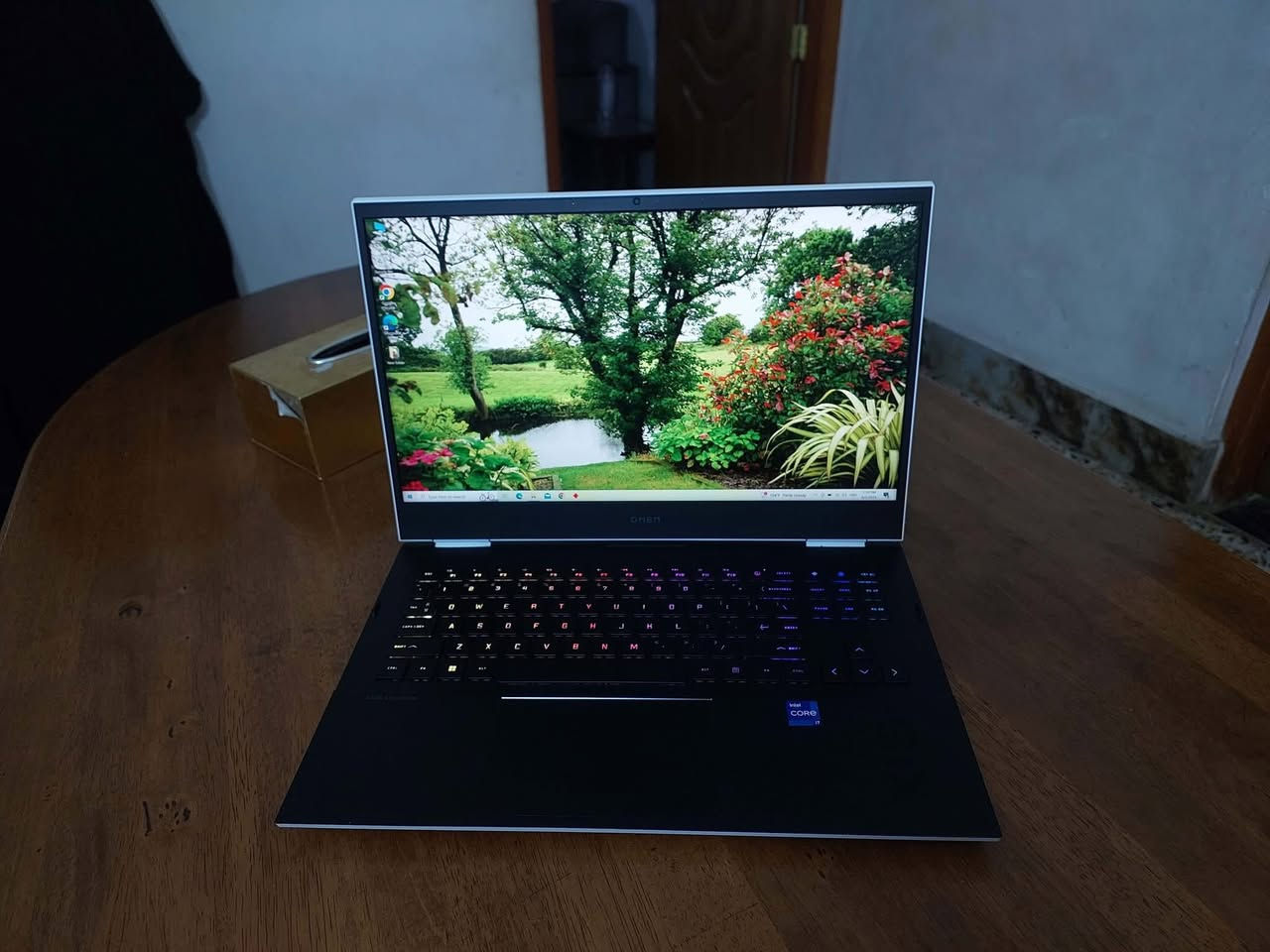 السلام عليكم..***********.. تحفة الكترونية  خاصه وفريده ونضيفة جداا جدا
من شركة hp نوع OMEN  ✌️
من  افضل انواع اللابتوبات بلون وشكل مميز جدا  ...شاشة حجم 16 💁دقة  2K ( ضعف دقة ال FUL HD) بتردد 165 هرتز نوع IPS الوانها طبيعية مشبعة  ...كرت شاشة خارجي منفصل نيفيدا RTX3070 كرت قوي جدا اقوى من  RTX4060 ... 😴
معالج كور اي 7 الجيل الحادي عشر (11) من فئة H اقوى فئات المعالجات ...ذاكرة خزن ضخمة هارد حجم تيرا 1000 كيكا نوع NVME SSD ..رام حجم 16  كيكا بتردد 3200 اعلى تردد بال DDR4 ...كيبورد ضوئي ملون RGB تكدر تتحكم بالوانة ...اللابتوب نظيف جدا كأنما جديد  ...ملائم لكل المونتاج القوي والالعاب والبرامج الهندسية القوية والتصميم والدراسة والاعمال أنت عندك كنز صغير 
HP OMEN 16
من الصور واضح:
معالج i7-11800H
كرت شاشة RTX 3070 Laptop 8GB
رام 16GB
جهاز فئة قوية مو عادي.
هاي مواصفات ناس تشتغل:
مونتاج احترافي
تصميم 3D
برمجة
ذكاء اصطناعي
تداول احترافي
صناعة محتوى ثقيل
وغيرها مكانه بغداد السعر 975 $ دولار
