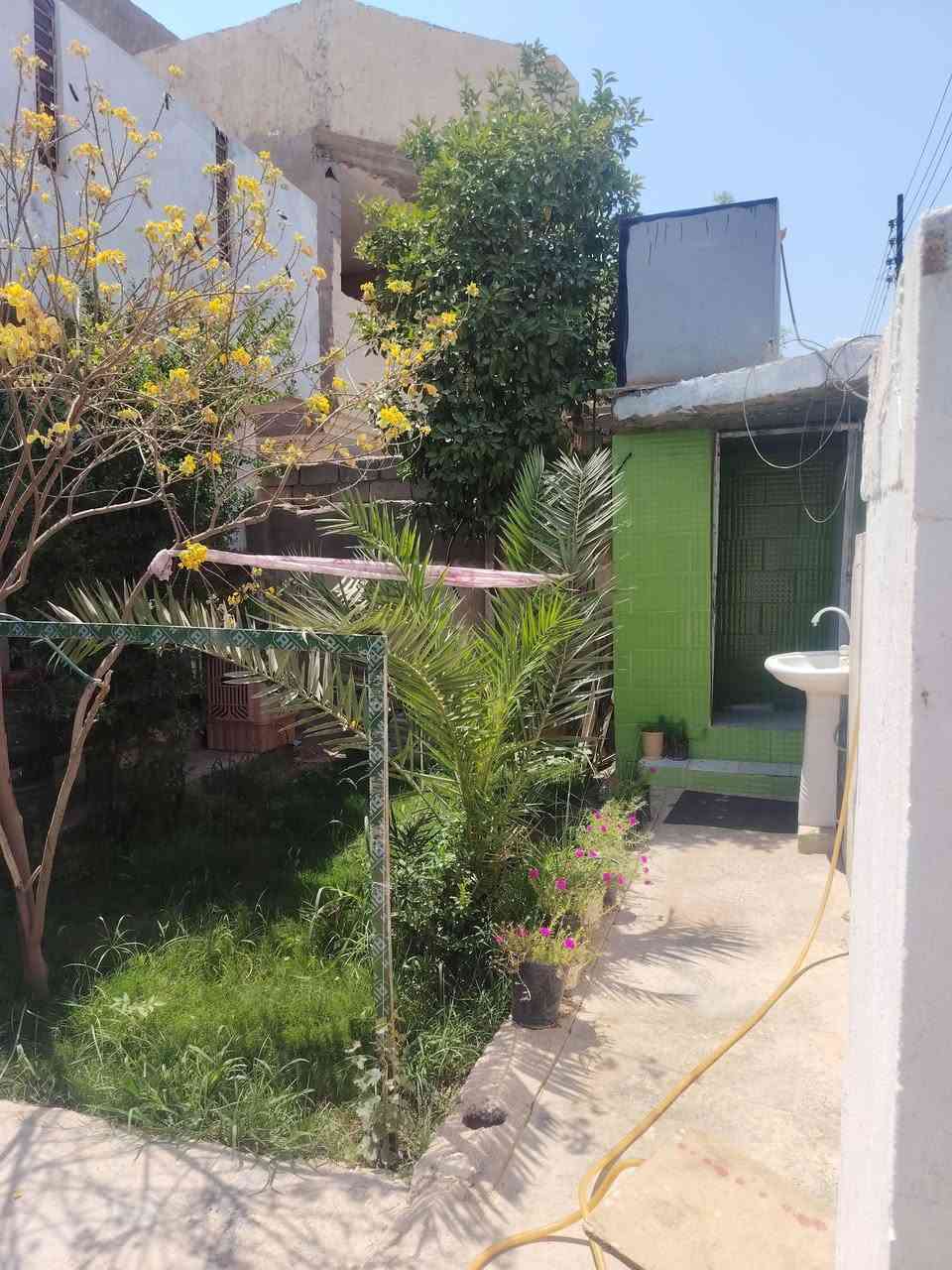 دار للبيع المساحه 200
البيت قديم بس نضيف 
بي غرفه فوك وغرفه جوا 
هول استقبال 
مطبخ البيت كله كاشي نضيف 
المكان كاطون الرازي قرب مدرسه الشام 
السعر 95 
***********
