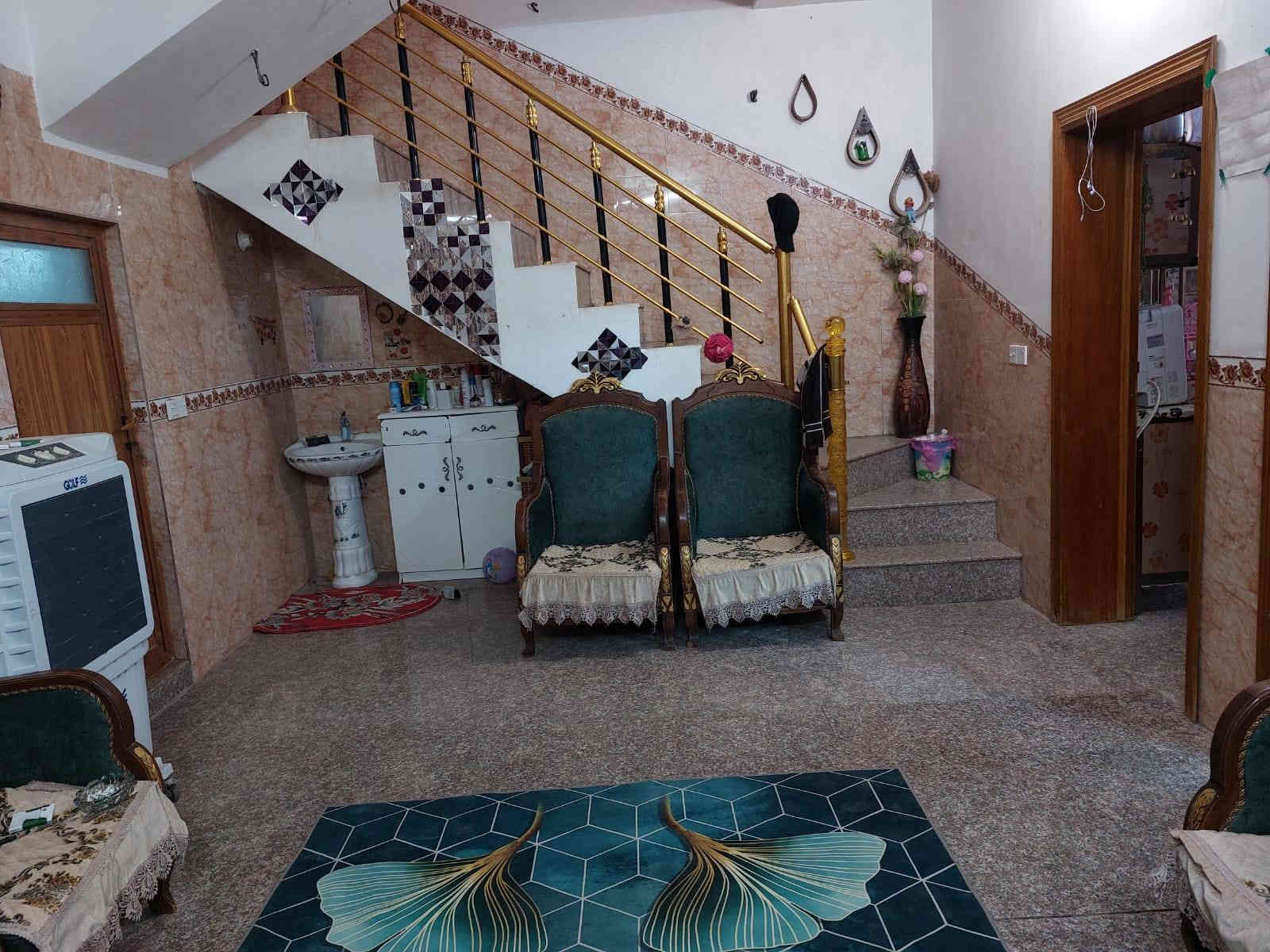 السلام عليكم بيت للبيع مساحه 100م يحتوي علئ 3 غرف في طابق الثاني وطابق الارضي يحتوي علئ ستقبال وصاله وصحيات ومنور سند 25 مباشر من صاحب البيت عنوان البيت كربلاء مجاور حي العباس عامود 25 قرب اسواق سلام للستفسارر ***********
