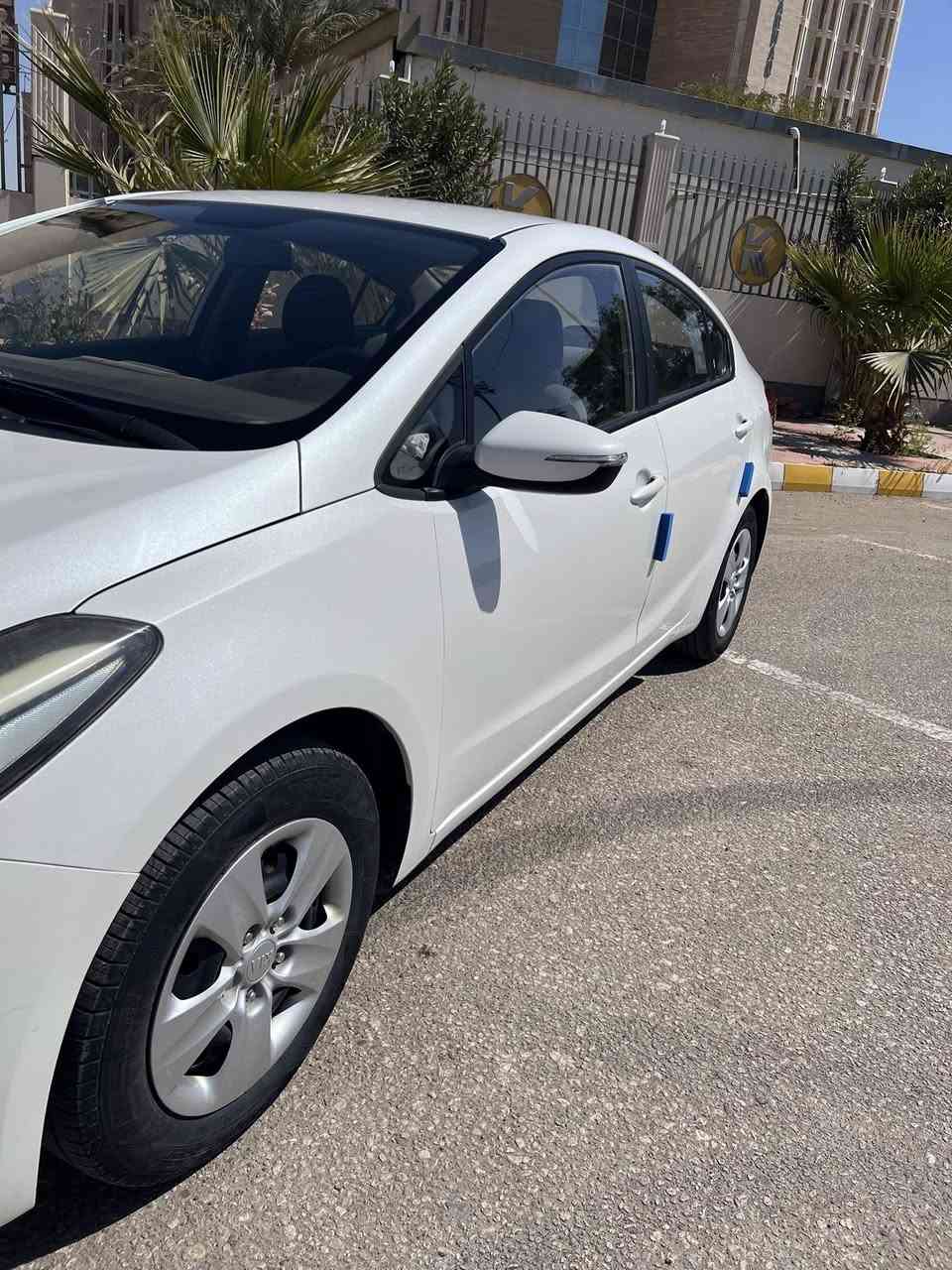 سلام عليكم للبيع سيراتو مديل 2017 لون ابيض صدفي السياره مكفوله من كلشي حداديه كير محرك تبريد ثلج كلشي جاهز ماشيه 11الف بيها فقط الشخط الي موضح بالفيديو وضال على وضعه السياره على البلاد سعرها 127 غير متواجد على الفيس للتواصل ***********
