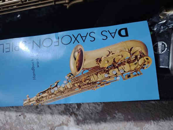 🎷 ساكسفون احترافي للبيع – خامة فاخرة وصوت خيالي!
عيش اللحظة... بصوت يلامس الإحساس!

✨ المواصفات:
✅ تصميم احترافي بلون معدني لامع
✅ مفاتيح ناعمة وسهلة للعزف
✅ يأتي مع ريش إضافية + أدوات تنظيف
✅ مناسب للهواة والمحترفين
✅ محفوظ في حقيبة مبطنة للحماية والتنقل

🎁 الحالة: جديد
💰 السعر  150 الف
📍 التوصيل متوفر إلى جميع المحافظات

📞 للطلب أو الاستفسار: [***********]
📲 متوفر على واتساب / فيسبوك /
