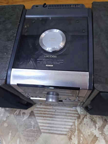 السلام عليكم جهاز JVC سستم نظيف جدا مسجل كاسيت راديو قرص للستفسار ***********
