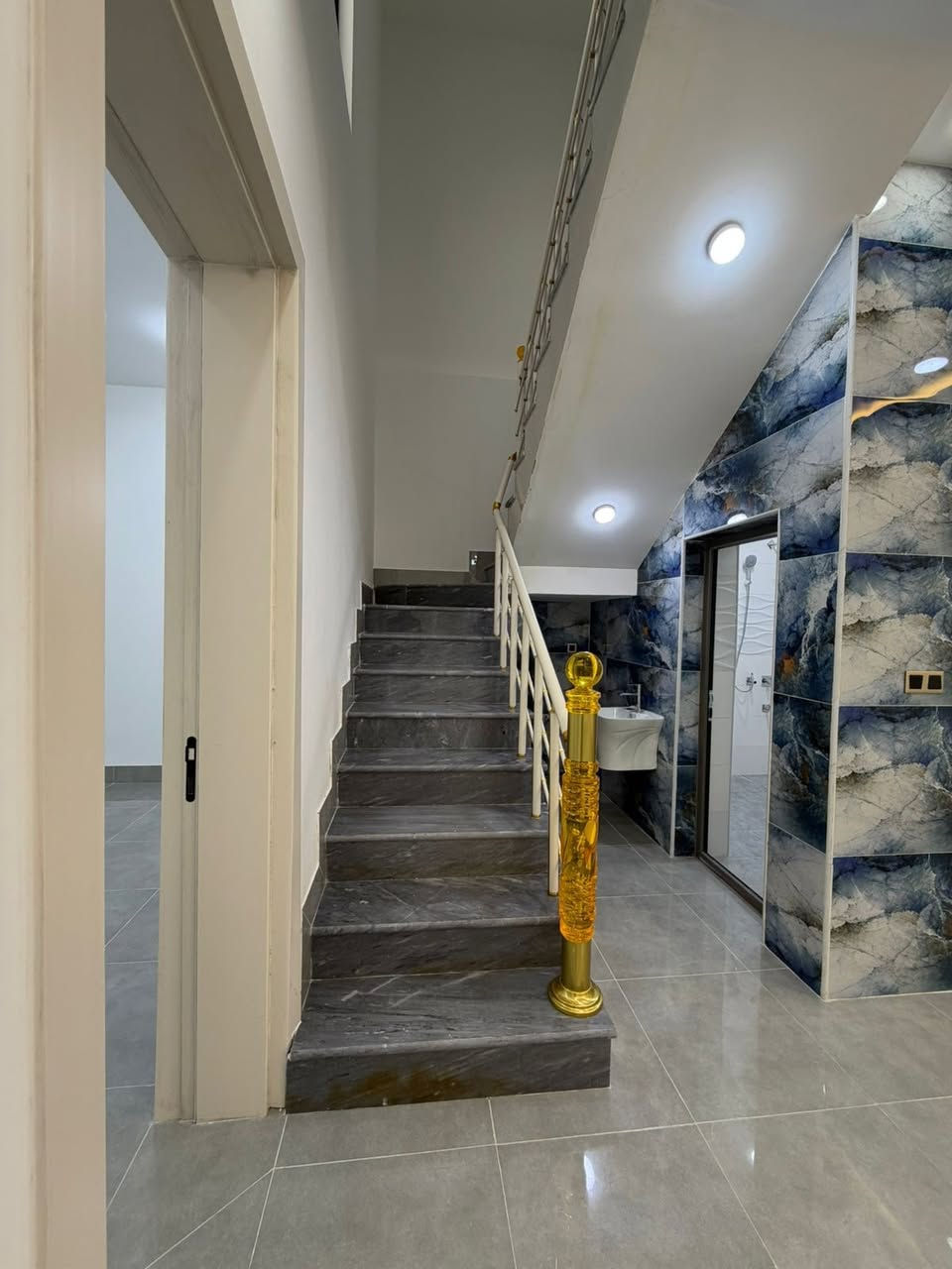 بيت للبيع طابقين بناء صفر 
المساحه 250متر 
السعر 190مليون قابل للتفاوض
جنس العقار طابو زراعي سند 25
بيت صفر مامسكون 
العنوان الرمادي قرب اثاث القند 
________________________

للمزيد من التفاصيل يمكنكم زيارة مكتبنا 

مكتب سنتر 40 للعقار 
   في  الرمادي  شارع 40  مقابل ماركت القيصر 

او الاتصال على الارقام التالية  

 ***********   فراس  
 ***********   أبو جود 
 ***********   أحمد 
 

نستقبل من حضراتكم كافة العروض العقارية 

رضاكم أهم أهدافنا
