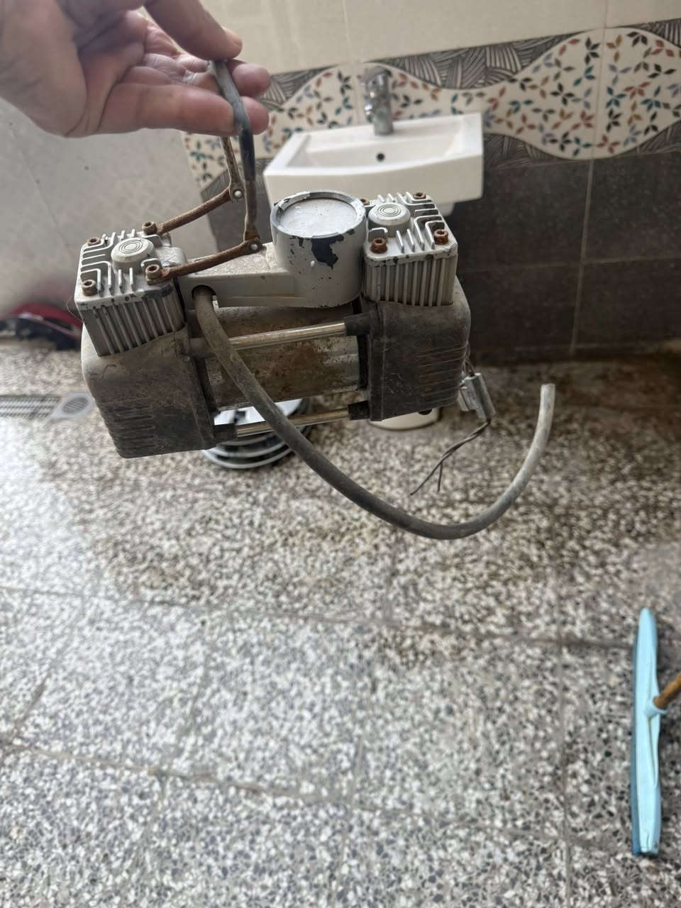 سلام عليكم شباب عندي كمريسر مال نفخ تايرات او كبات مال اكسنت او عندي
بك لات مال انترء للبيع الهاتف ***********
