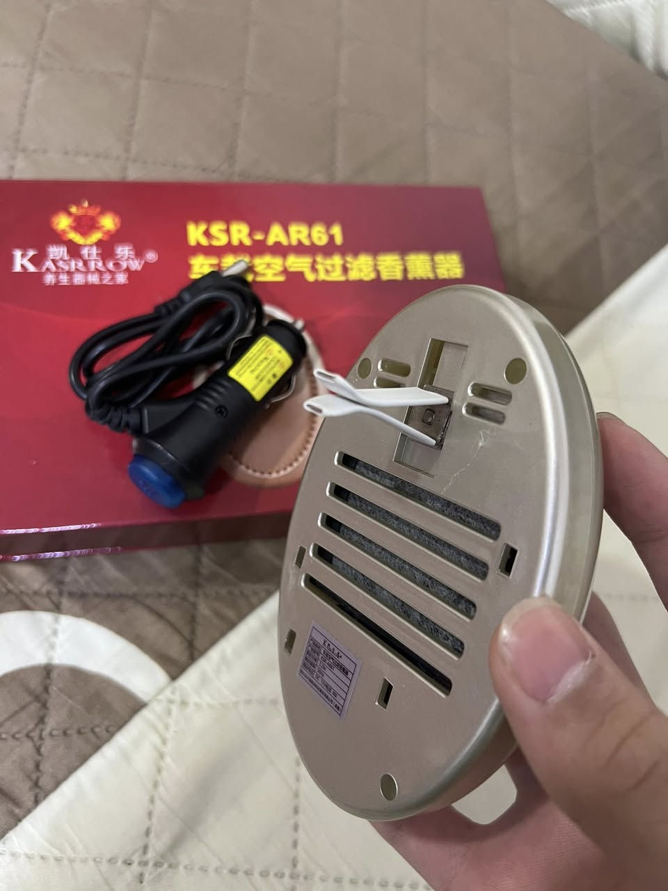 ينقّي هواء السيارة من الروائح.
• يعطي تعطير خفيف داخل المقصورة.

 • بعض النسخ تعتمد فلترة + مادة عطرية (ليس مكيّف هواء ولا مروحة يرتبط بفتحات مكيف ) 

• الجهاز الرئيسي (الشكل البيضوي).

 • وصلة ولاعة السيارة 12V للتشغيل

السعر 15 الف 

الرقم للحجز واتساب ***********
