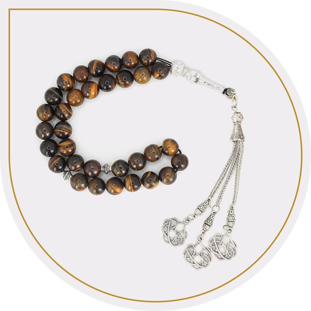 من رخصة الادمن
مسبحة عقيق اصلي 
حجر العقيق (Agate) الطبيعي، وهو مزيج بين العقيق الأسود (الأونيكس) والعقيق المخطط (المعروف أحياناً بالعقيق السليماني أو اليماني المخطط)

​لون الخرز: يجمع بين خرزات بلون أسود فاحم ولامع، وخرزات أخرى تتميز بخطوط وتموجات طبيعية بألوان متداخلة تشمل البني، والأبيض، والرمادي شبه الشفاف


**إذا كنت صاحب هذا الإعلان وتريد حذفه لأي سبب، رجاءا أرسل رسالة إلى الدعم الفني**