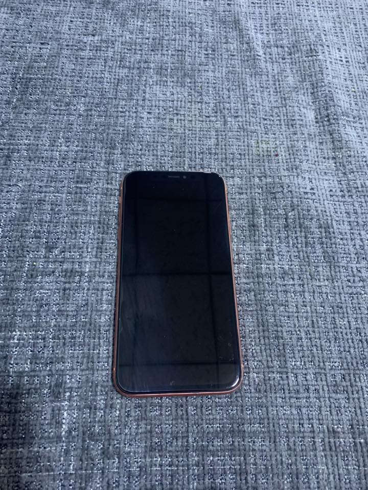 السلام عليكم ايفون للبيع اكس ار نضيف مبدل بطاريه 100 وضهر مفطور فيس ايدي شغال ذاكره 128 كله شغال كامرات شحن خير من الله للبيع او مراوس سعر 150 مجال بسيط جدا مكاني تقاطع درويش رقم ***********
