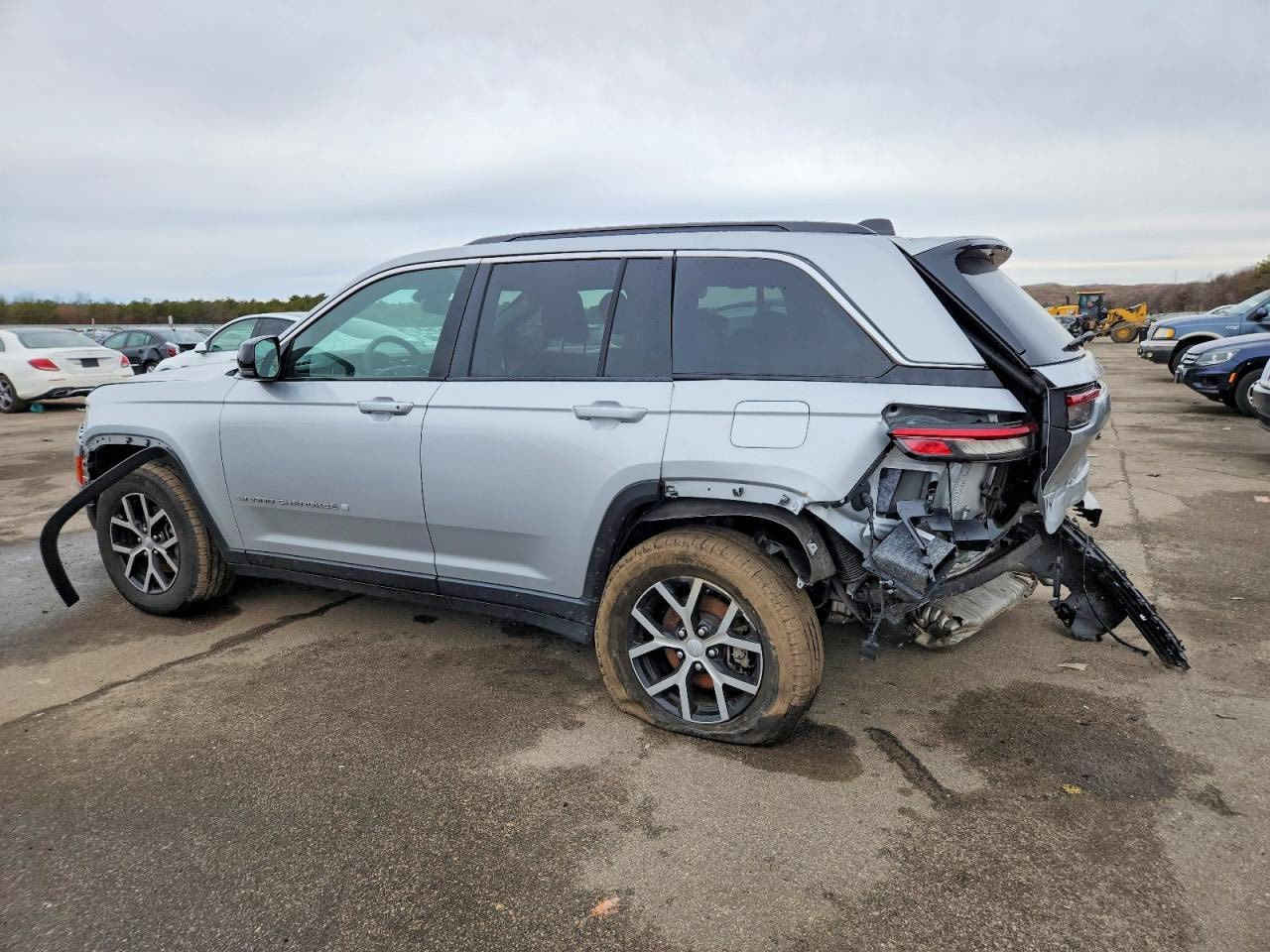 ⭐️ السلام عليكم بيع فقط 5 راكب ⭐️
بسعر مناسب جدا (20000$)  واصل عمان (22000 $) لمن لديه كتاب شهداء يستلم بغداد جاهز بدون تصليح 

🚗 السيارة: 2024 Jeep Grand Cherokee, Limited

⚠️ الضرر الرئيسي: خلفي طفيف

↔️المسافة:   12.000ميل

🔲 المحرك:  3.6L, 6

 عدد الركاب:  5 راكب

مده وصول السياره من 45 يوم الى 60 يوم

اسعار النقل مخفضة لاتوجد اي اضافات بعد الاتفاق

شحن الى جميع المنافذ الحدودية 

  تقرير كارفاكس مجاني

للمزيد من المعلومات يرجى الحضور الساعة الرابعة مساءآ الى مقر الشركة الكائن في بغداد- حي البنوك شارع الجسر مجاور مطعم طاووق البنوك مقابل مجمع اليزن 

للاستفسار المبيعات⬇️

📞 ***********

📞 ***********

‏ ***********📞

📞 ***********
