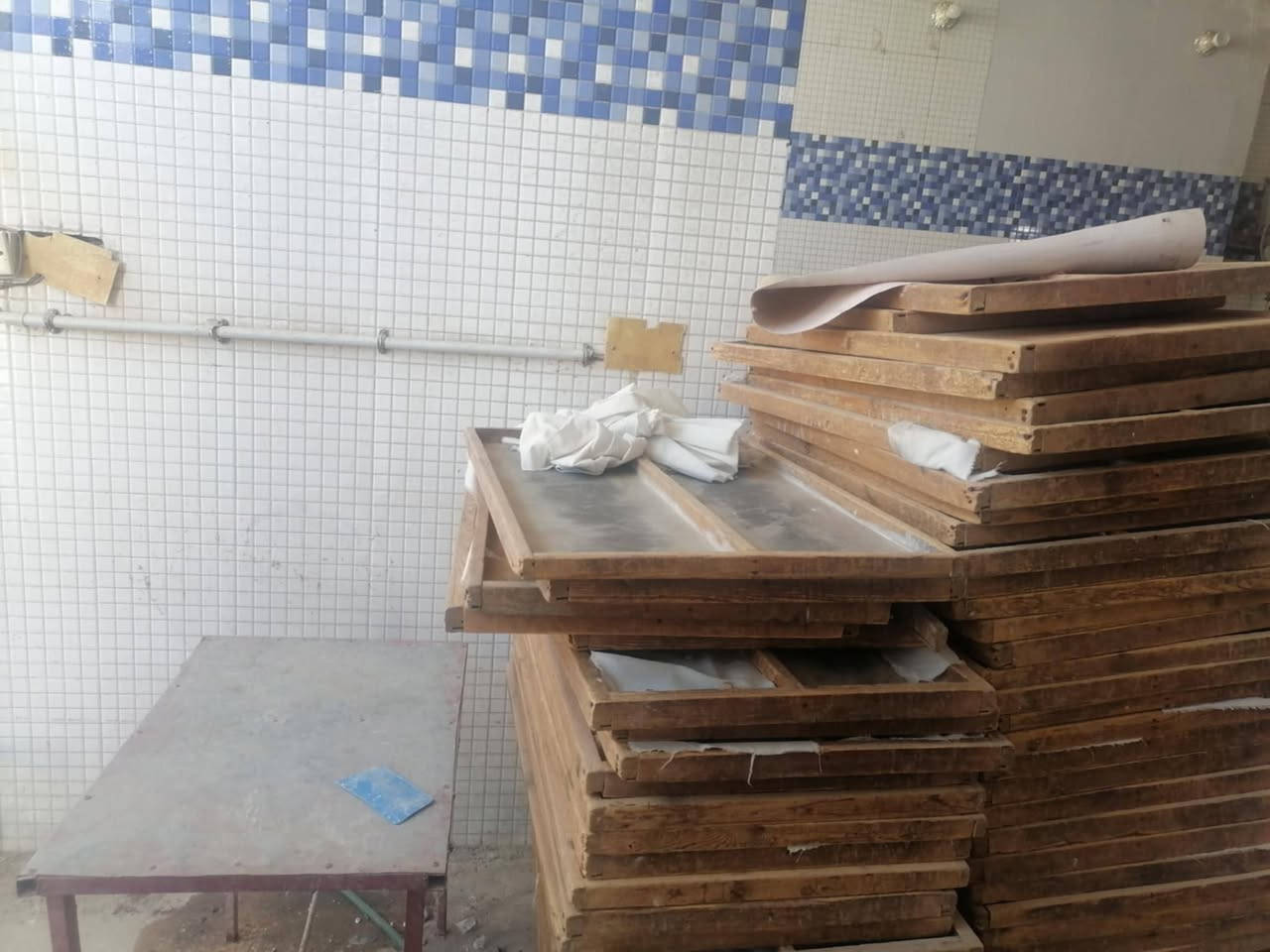 السلام عليكم..
يوجد لدينا اغراض فرن صمون لبيع. 

1.عجانه 
2.طاوليات العدد 52
3.ميز 
4.مبرده 
5. سكيبة 
للاستفسار اكثر.. 
***********.
العنوان :  سوق الشيوخ الحي العسكري
