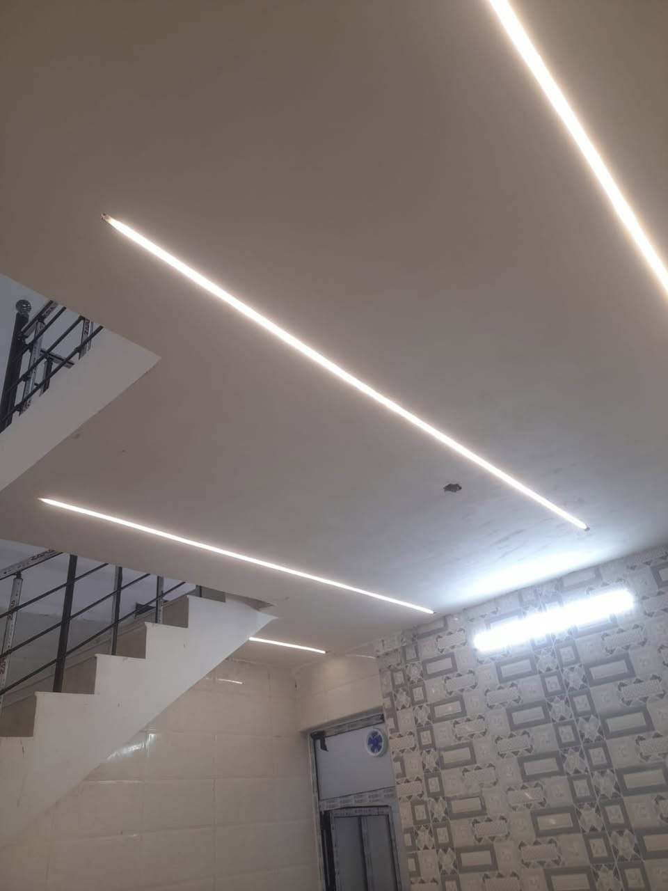 سلام عليكم
🏤دار للبيع مساحه 100متر غرفتين  نوم 
بسعر88  وقابل للتفاؤض
يحتوي ع صاله وغرفة ومطبخ وحمام وحولي كبير  

الطابق الثاني يحتوي ع غرفة نوم وحده  وحولي كبير وصحيات 

يتوفر كافة الخدمات ماء وكهرباء من وطني عرض الشارع
7 متر 
ابواب تركيا شبابيك المنيوم تركي باب رئيسي قاصه تركي 

صنف الاارض طابو زراعي سند 25 حق التصرف 
الموقع منطقة الدوانم قرب شارع العام منطقة الدوانم  للاستفسار اتصل 👇

***********واتساب📞

 او زورو موقعنا في منطقة الدوانم ع شارع الرئيسي مكتب الأصدقاء
