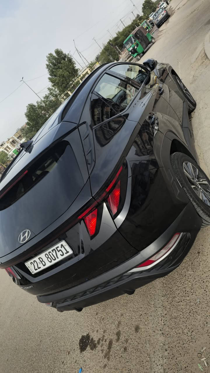 السلام عليكم 

للبيع … توكسان موديل 2022 وارد خليجي اللون اسود  ماشيه 77 الف كيلو 
السياره جديده  بيها بارد خفيف بالصندوك و طخه بالباب خفيفه خلف الراكب
تحكم استيرن 
تحديد مسار 
نقطة عمياء 
رادار 
حساس امامي خلفي
اشاير بالمري 
مكينة 2500 
السعر 195 وبيها مجال بسيط 
مكان السياره بغداد حي الجامعه 
***********
