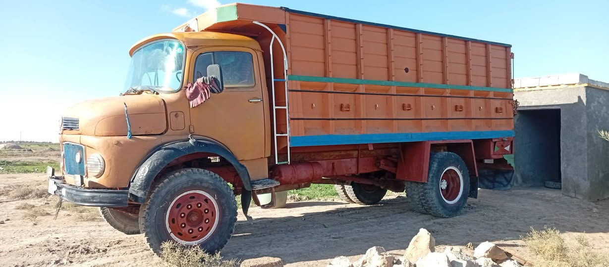 سلام عليكم سياره عشره البيع مكفوله كفاله عامه من مداور رقم نكليزي مباشر رقم سياره القادسيه الدوانية رقم شاصي وضح بل صوره موديل عشره طن  موديل سنويه 65ومخليلها شاصي محدثه عشراوي  محرك شاصي اكسن كير مكفولت سياره مال جناي  مكان سياره الدوانية قضاء الشنافية توصل عل هاتف ***********
