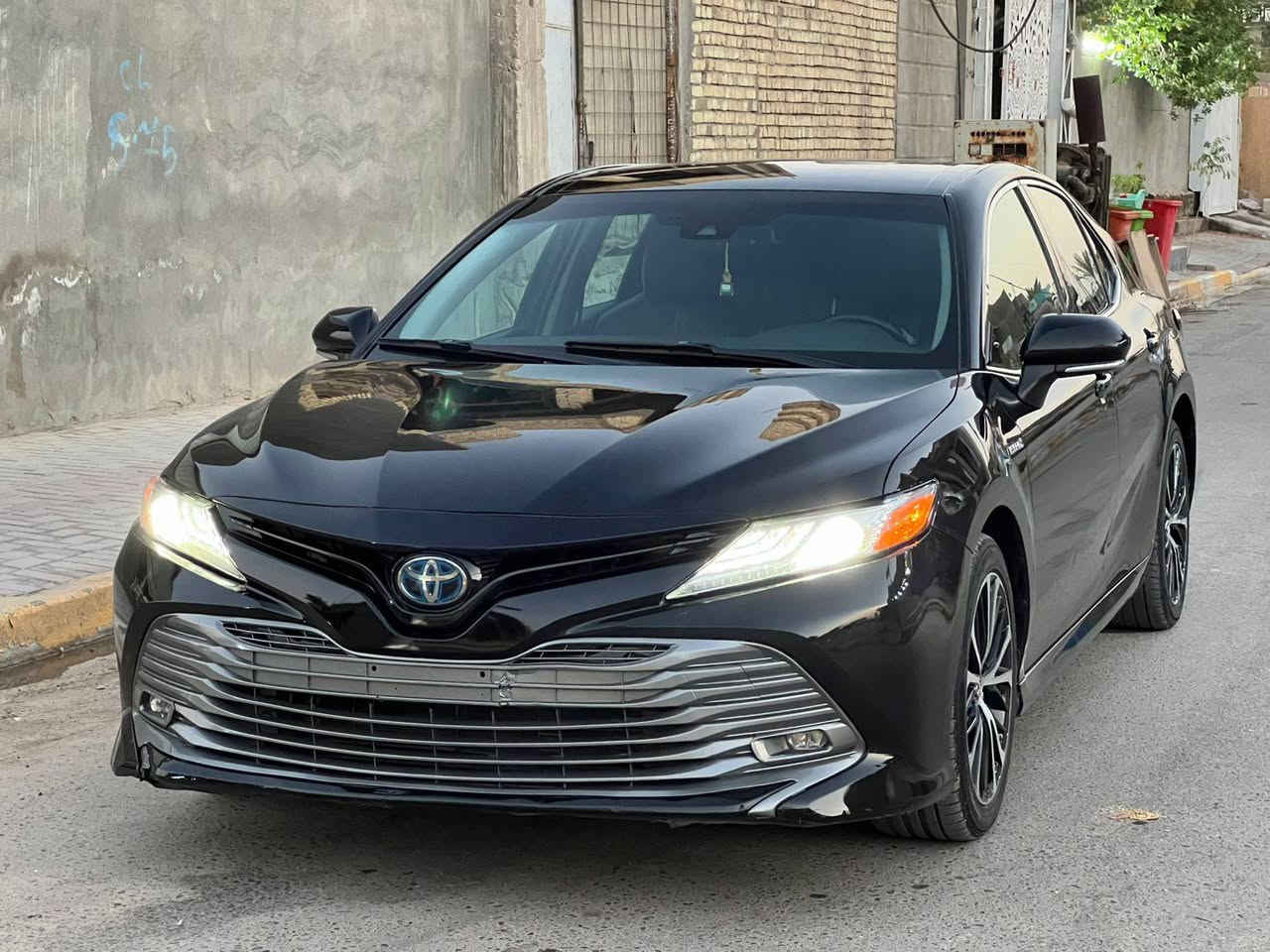 كامري موديل 2020 رقم بغداد الدولي بسمي محرك 2500 هايبرد محرك كير حدادية وظع الشركة السيارة كلش حلوة  بجم كبس السيارة جديدة وبشرط واحلى من الصور  مكانها واسط الصويرة بيها هواي مواصفات ثلاث وظعيات قيادة بصمة ابواب بصمة كشن كهرباء هواي مواصفات بيها السعر 169 النهائي هاتف *********** صور الحادث مع المنشور قطع ونص صبغ فقط والباقي كفاله الصويرة, واسط
