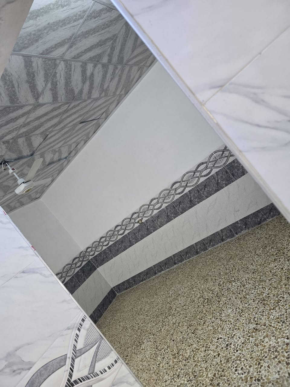 الايجار بيت طابق ارضي
حي الشيماء الاولى قريبا عالسوق
المساحه 140 متر السعر الايجار 275
غرفتين وهول استقبال مطبخ ومشتملات 
بناء حديث سيراميك سقف ثانوي
***********
***********
