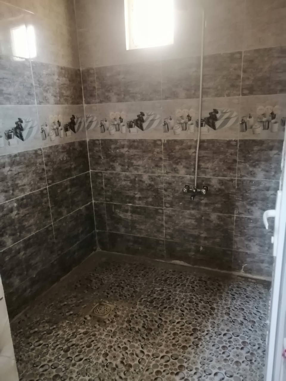 بيت للايجار عويجليه قاعه القيثاره بيت جديد *********** وحياكم الله
