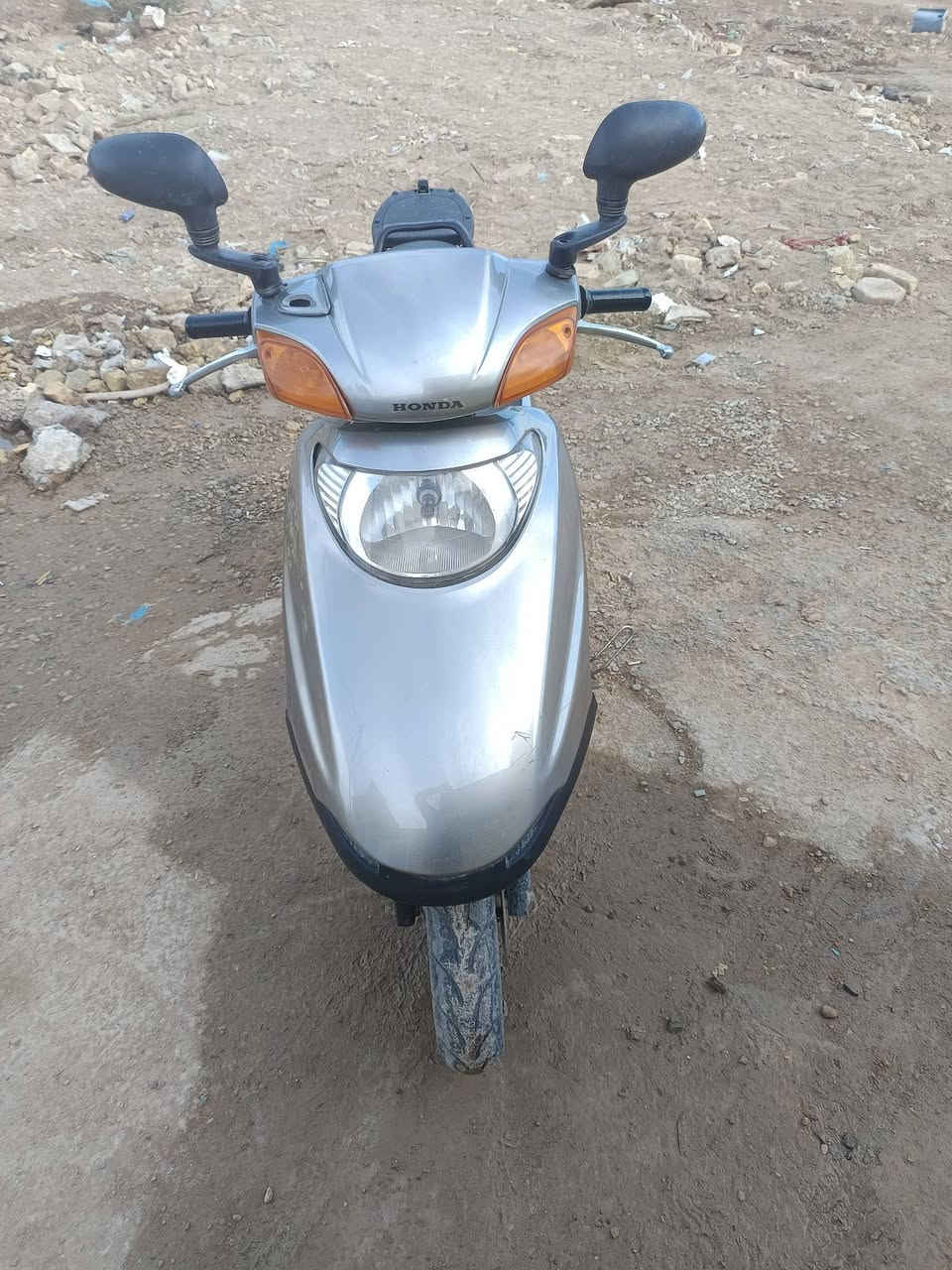 السلام عليكم دراجه سبيسي ياباني للبيع الكفرات قطعتين تجاري والباقي بلادي الدراجه ما مفتوحه ماشيه 14 الف يعني بعدها رمبه ومداريها بانزين محسن ودهن كل 15 يوم كهربائيات شغاله بس دگمة الأشاره اتشكل يعني تشتغل العنوان واسط كوت شارع 40 السعر وباقي التفاصيل اتصل على الرقم  *********** خاص ما متواجد
