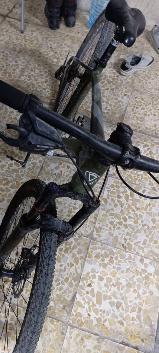 بايسكل جبلي للبيع
29l 
يحتاج تصليحات 
بس جديد وخربان لان مهمل 
سعر  250الف 
***********
