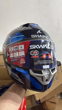 خوذة • شارك • عملاقة