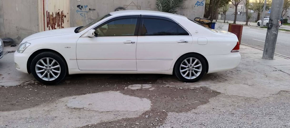 السلام و عليكم 
 شاهينه مؤديل (2005) براوه ناو زه رد دوو دوگمه. كؤدي بؤ كراوه گيرو مه كينه ي به شه رت گه وره به گه وره يه  شويني براواكاني وه ك بيلادي جاك كراوه سه ياره كه لؤك لؤكه تاقم پيش و دواي تازه گؤراوه تايه و ويلي تازه يه ساياره يه كي تا بليي بي مه سروفه هي مالي خؤمه 
شوين. كه لار. تيل بؤ خاوه ني بكه ن من خاوه ني نيم  
تيل .*********** السليمانية, العراق
