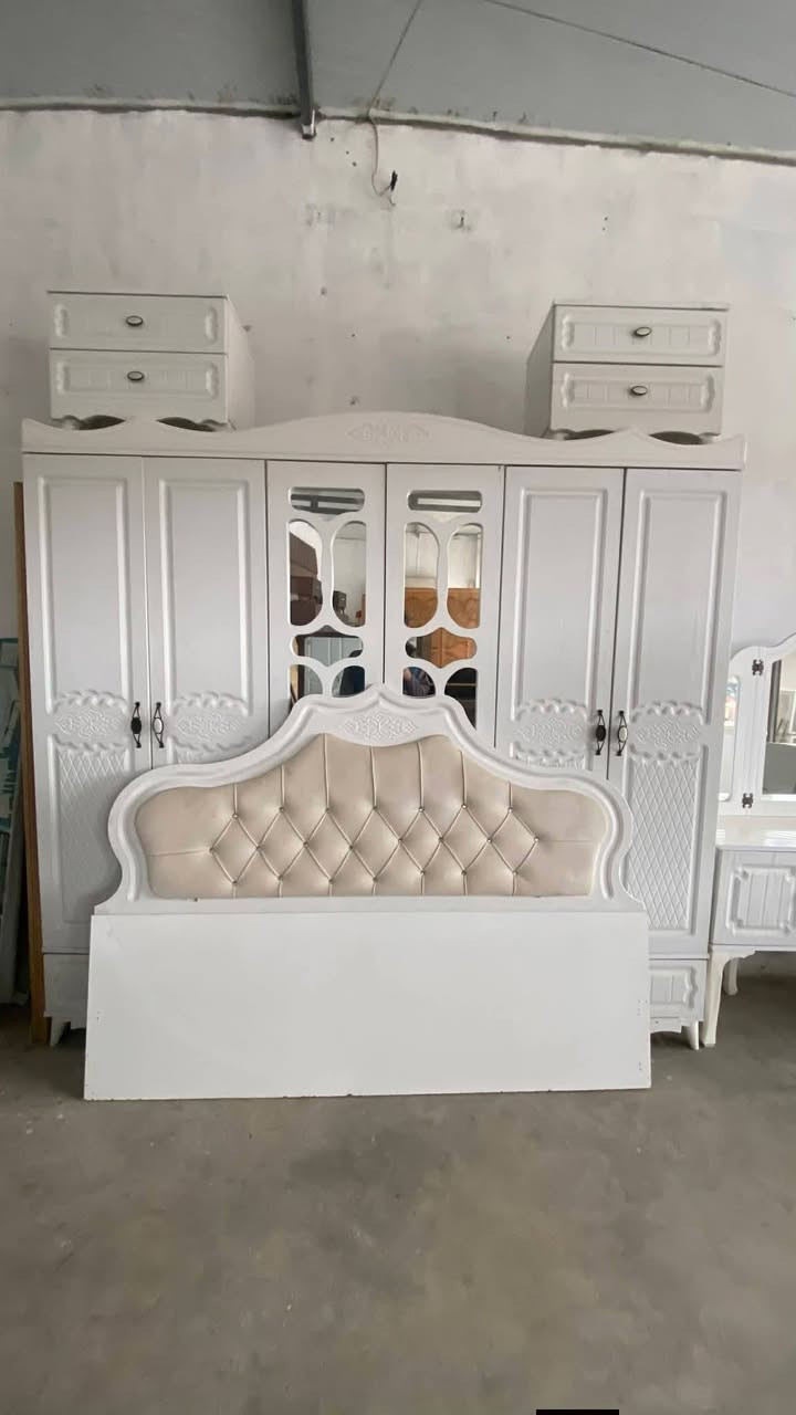 غرفه تركيه مستعمله متكونه من خمس قطع عبر الواتساب ***********
