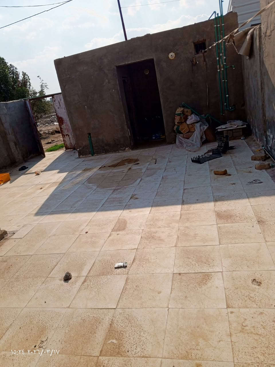 السلام عليكم.. بيت للبيع طابو سند ٢٥ منطقة الخولدية مقابل مستشفى القاسم مساحة ١٥٠ زائد فضله كدام البيت جاهز للسكن بس صبغ كامل وجان ماجر بالشهر ١٥٠ عدا الصبغ ما محتاج شي أرضية سيراميك حتى الحوش .. السعر مناسب ٢٣ وبي مجال قليل جداً للتواصل ***********
