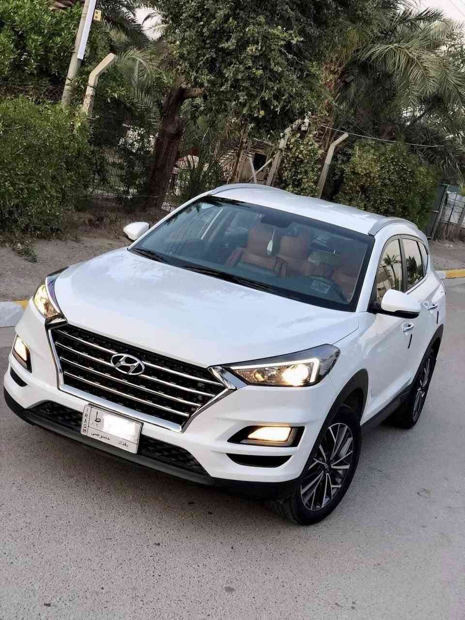 توسان موديل 2019 خليجي 
رقم بغداد تحويل ثاني يوم 
ماشية 88 
السيارة بصمة مري شفط كشن كهرباء والباقيات معروفات
السونار ضمن الصور موجود
سعرها ١٦٦  وبيها مجال بسيط
المكان : بغداد - الغزالية 
***********
