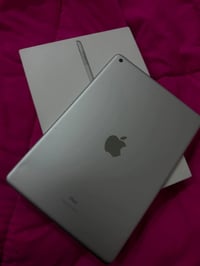 آيباد 9 • ذاكرة ٢٥٦ • بطارية ٨٨٪