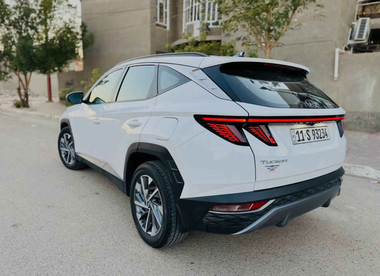 السلام عليكم
للبيع توسان 2022 خليجيه 
رقم بغداد بسمي 
فول مواصفات عده الفتحه
بصمه ابواب و تشغيل 
سايد بريك بصمه + اوتو هولد
بردات جانبيه
تبريد قطعتين 
شاشه كبيره + كامره
حساس امامي خلفي 
كشنات كهرباء 
شحن وايرلس
وضعيات قياده 
تشغيل عن بعد 
وباقي المواصفات 
سياره مكفوله من الضربه بيها بارد ب صندوق شي قليل 
السعر ١٨٧ وبيه مجال 
للاستفسار ***********
