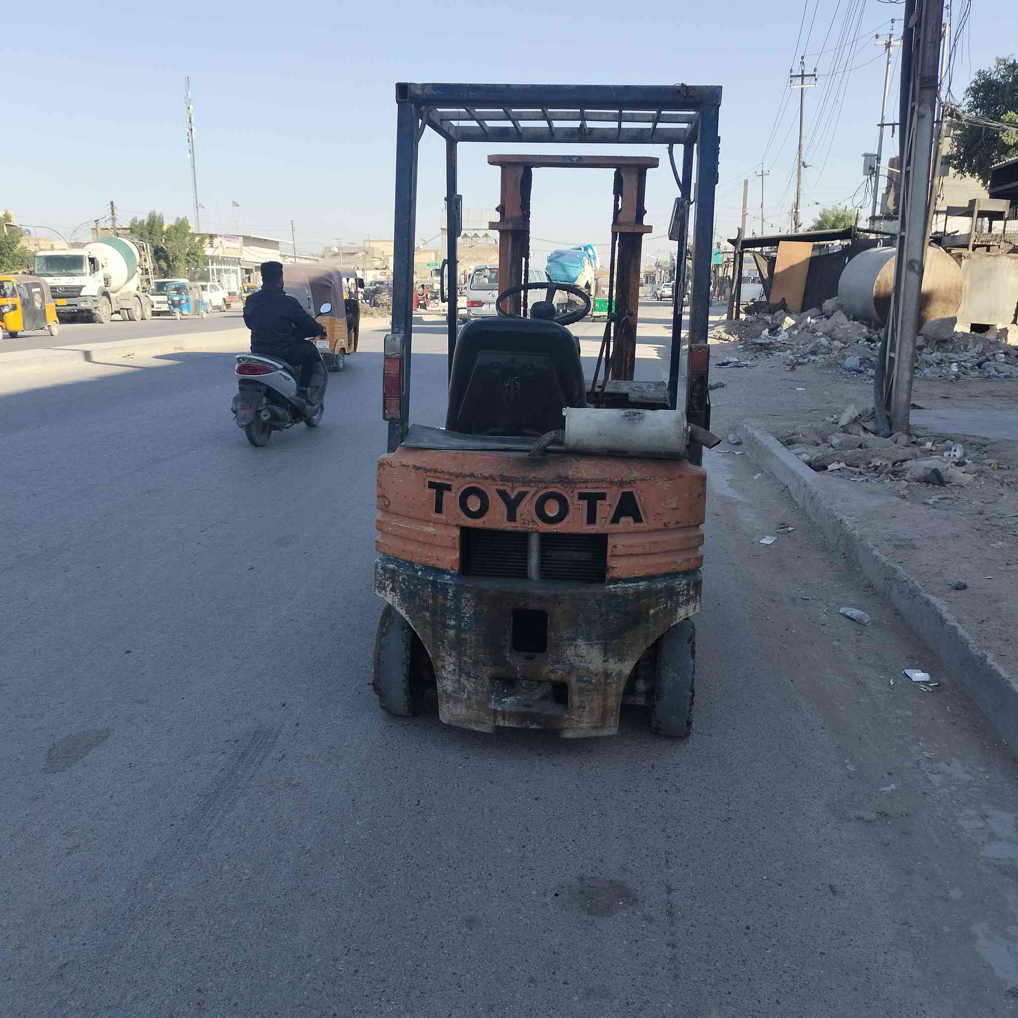 سلام عليكم رافعه طن ونص بانزين شغاله مابيهه نقص السعر 15ورقه
***********
