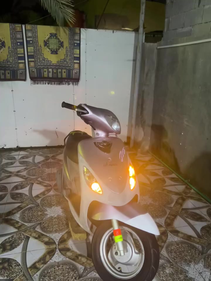 دراجه قجمه توه منزليها من لرمبه ما صار 3 اشهر دراجه جيس كفاله ..كلشي شغال بيها نكرت سلف ب 950وبيها مجال شراي خاص مو شراي لا تعبني رجائن هاذ رقمي للتواصل ***********
