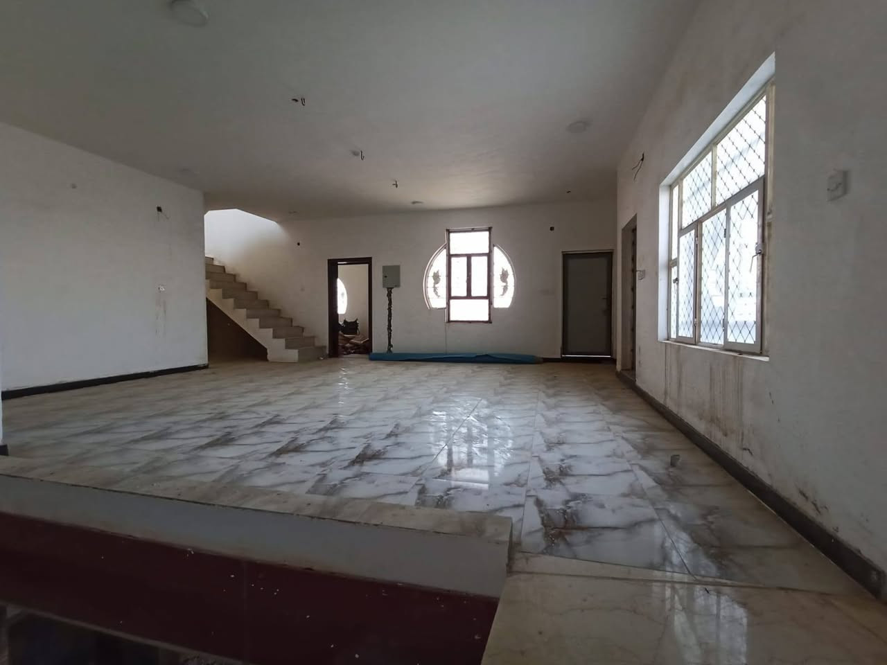 #اللهم صل على محمد وآل محمد 
# البيت للبيع طابو زراعي سند 25 اقرار محكمه 
#حي سيد علاوي بستان ال خايس 
#المساحة 400 متر طابقين فول مواصفات 
 الطابق الأول غرفتين سويت   وصالتين ومطبخ حار وبارد وبراني كبيره  مجمعات صحيه وتهويات كونكريت مسلح 
الطابق الثاني 3 اغرف اكبار نضام سويت وصاله وحمامات وصطحين 
#السعر 210  مليون  قابل  للتفاوض لشراء يراجع مكتب الناجح للعقارات السماوة حي الحكم قرب مرطبات فستقه 
#مكتب- الناجح للعقارات 
للإستفسار اكثر مراسلتنا ع الخاص او الاتصال ع الرقم التالي ***********بي وتساب /*********** 
#او مراجعة مكتبنا الواقع في *********** رد سريع 
#الحكم / مجاور مرطبات فستقه علمأ دوام مكتبنا من 9 صباحأ ال 10 ليلأ
