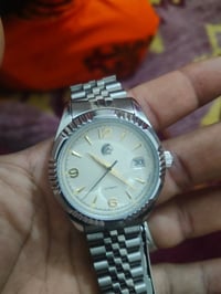 ساعات • للبيع