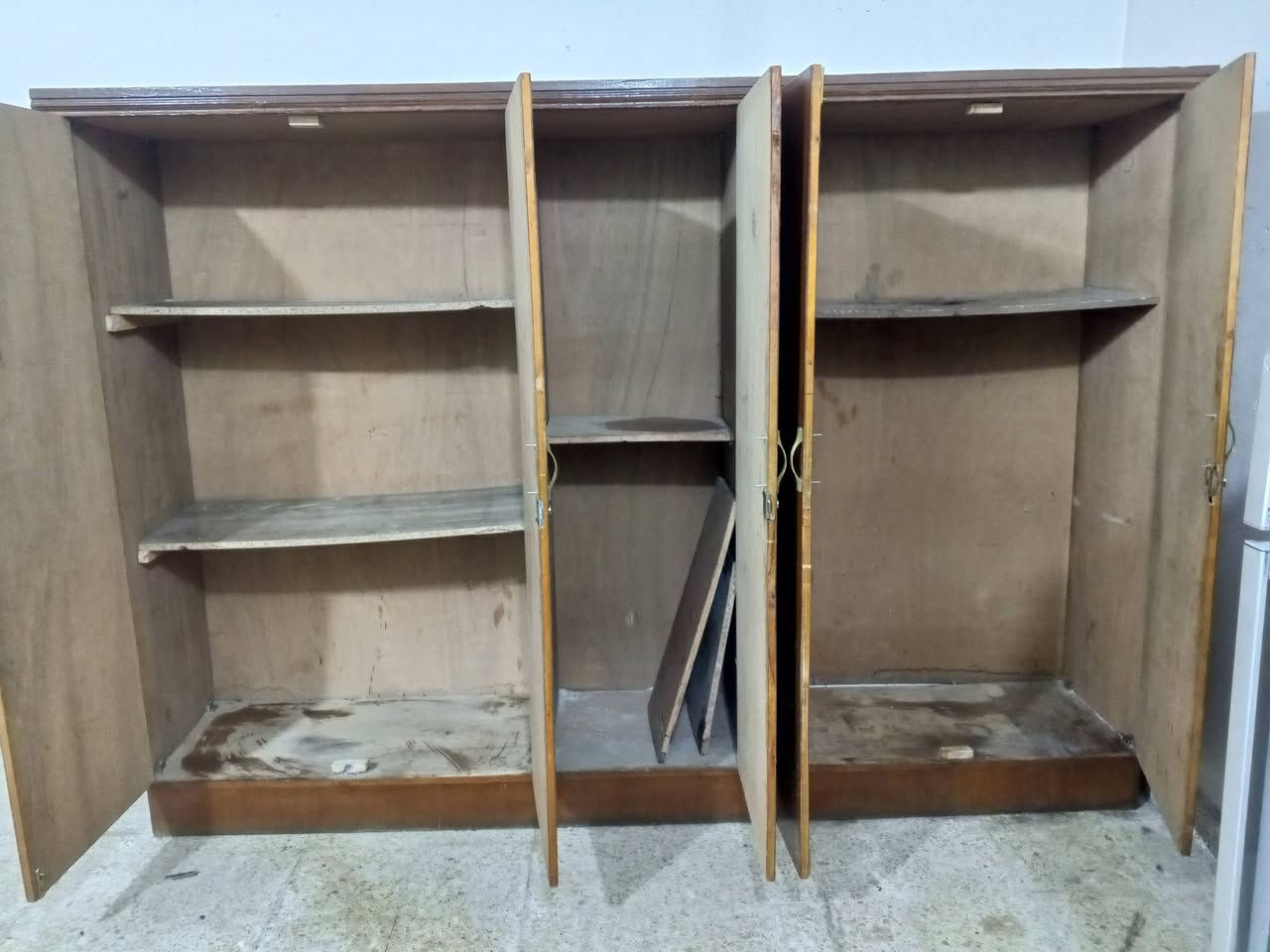 كنتور للبيع صاج 
خمس ابواب 
ارتفاع 170
عرض 270
بكان العبيدي 
سعر 85
رقم الهاتف ***********
