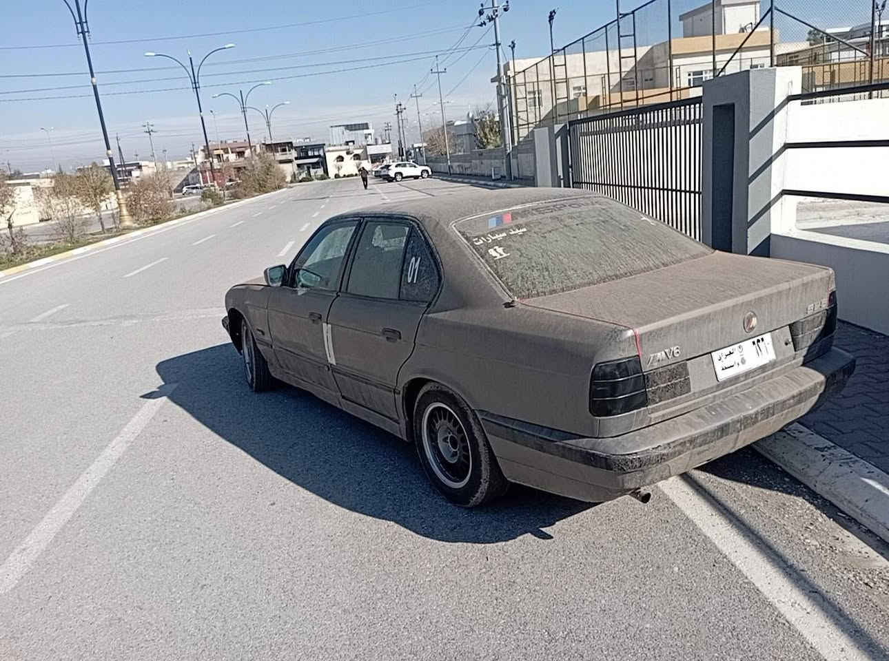 بیئێم بۆ فرۆشتن و گۆڕینەوە ١٩٩٣یە ئاڕمی سۆران بەشەرتی ئەوەلیات مەکینە ٥٢٥کەپسە گێڕ عادیە گێڕ مەکینە ئەکسل ئاڕم بەشەرت تەقەو ڕەقە بەشەرت سڵایتە لایت ئەڵقەیە زینۆنە ٢جام کارەبایە تاخوا حەزکا بەقوەتە ماڵی دۆستە ماڵەکە وەسفی ناویت خۆی دیارە ٢٥گەڵاو مەحمەلەیەکی برایانە ***********
*********** حلبجة, السليمانية
