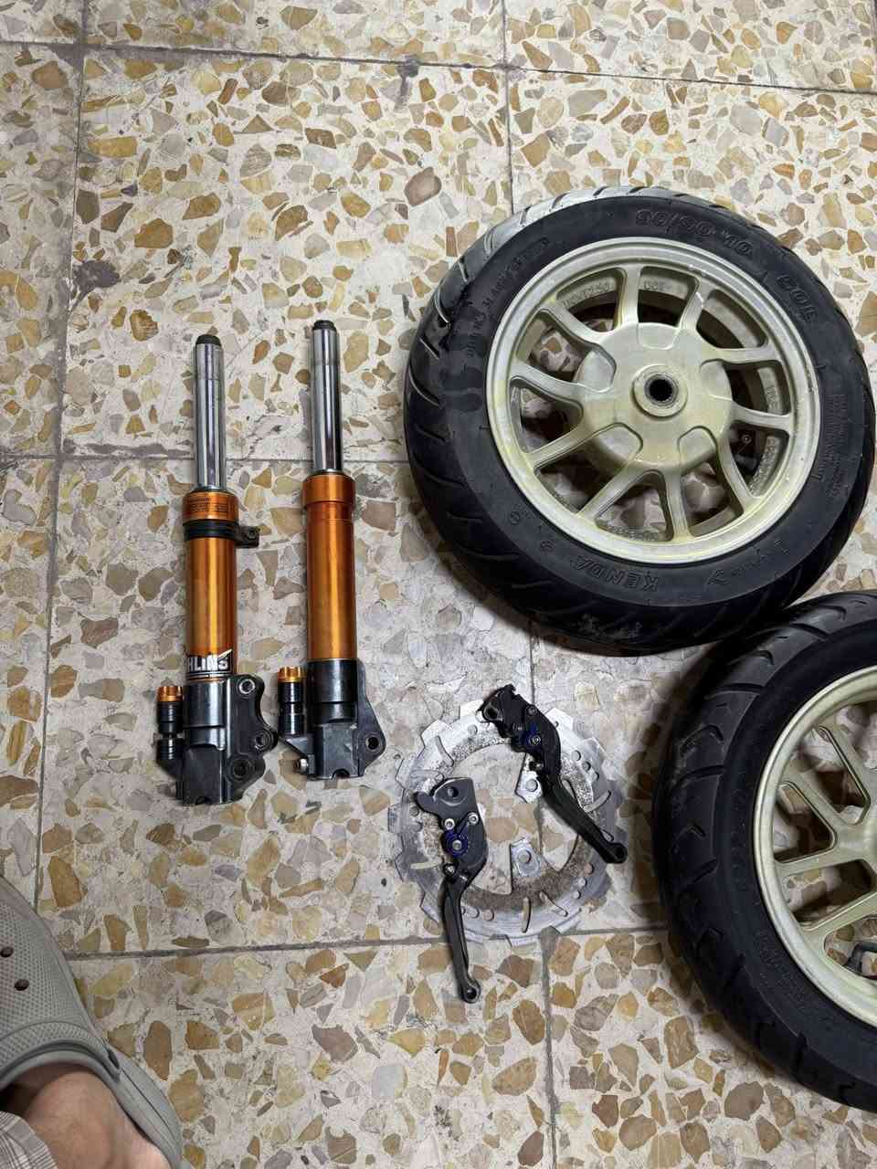 معرض الواثق لتجارة الدراجات النارية وادواتها
متوفر تزويد جميع انواع للدراجات النارية 

سكنس فحل 
سكنس لد
سكنس شمعة 
سكنس ثعلب 
سكنس GTR 
ياماها ماكس 120 
ياماها بوليسي 
متوفر كلجات جميع انواع الدراجات النارية 
مع ضمان شهر ايخلل اي شكال يتبدلن 
العنوان بغداد شارع فلسطين الضلال 
***********
***********
