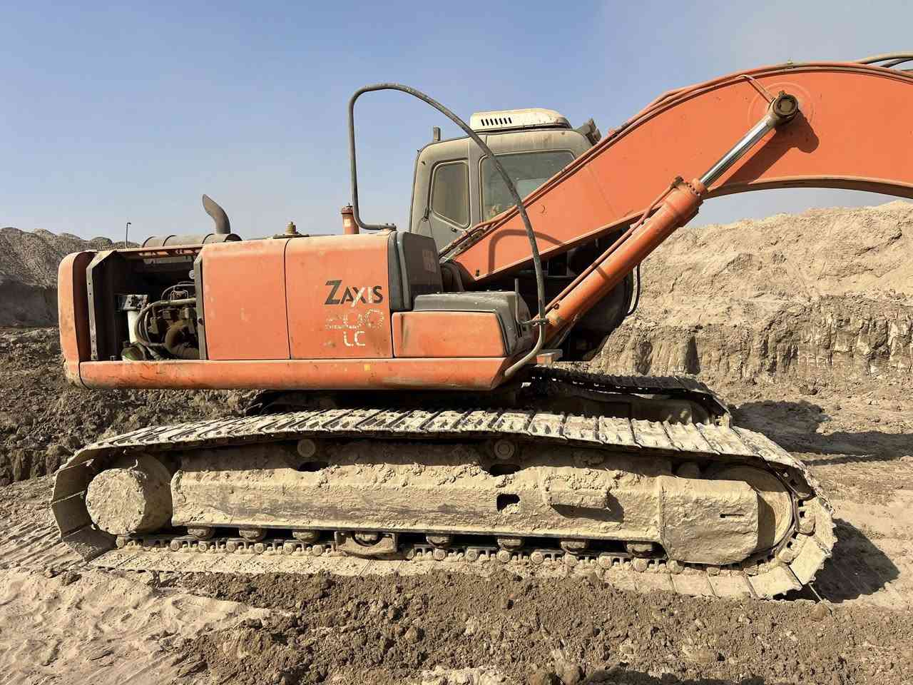 للبيع حفاره ٢٠٠LCموديل ٢٠٠٣ رقم قادسيه تحويل مباشر بدون صبغ كفاله   فقط مضخه مفتوحه وياله تو السعر٢٧٠ بيها مجال قليل

‭٠٧٨٠ ١٦٢ ٤٢٠٢‬
