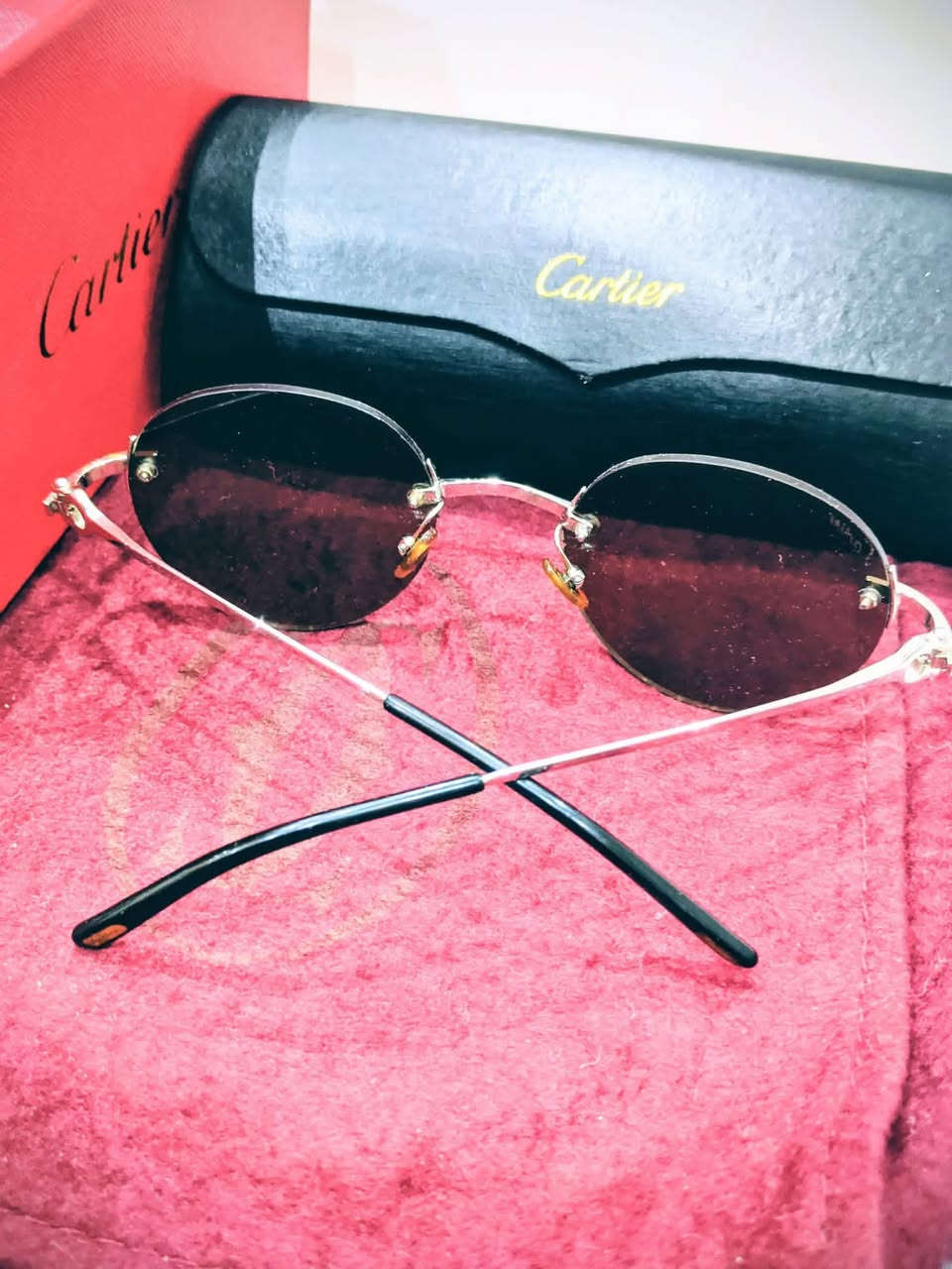 جوهره من ارقى اصدارات كارتييه باشا
لعشاق الذهب الابيض البلاتين.

Cartier rimless platinum pasha sunglasses 

مزاد بدايه من 5000 ويوجد شحن لاي محافظه


**إذا كنت صاحب هذا الإعلان وتريد حذفه لأي سبب، رجاءا أرسل رسالة إلى الدعم الفني**