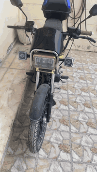 السلام عليكم دراجة سيفان موديل 2025 الشكل البريطاني محرك 200 اوراق كامله دراجه ما ناقصها شي وجديده ماشية ألفين وشويه كهربائيات كله شغال بصمه مال جناي واستعمال نظيف وقليل الاستفسار متواجد على الخاص او الاتصال *********** 
السعر 975 وبيها مجال حك جيه
