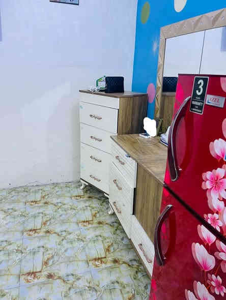 غرفه للبيع مابيه اي ضرر 8 قطع السعرر 600
