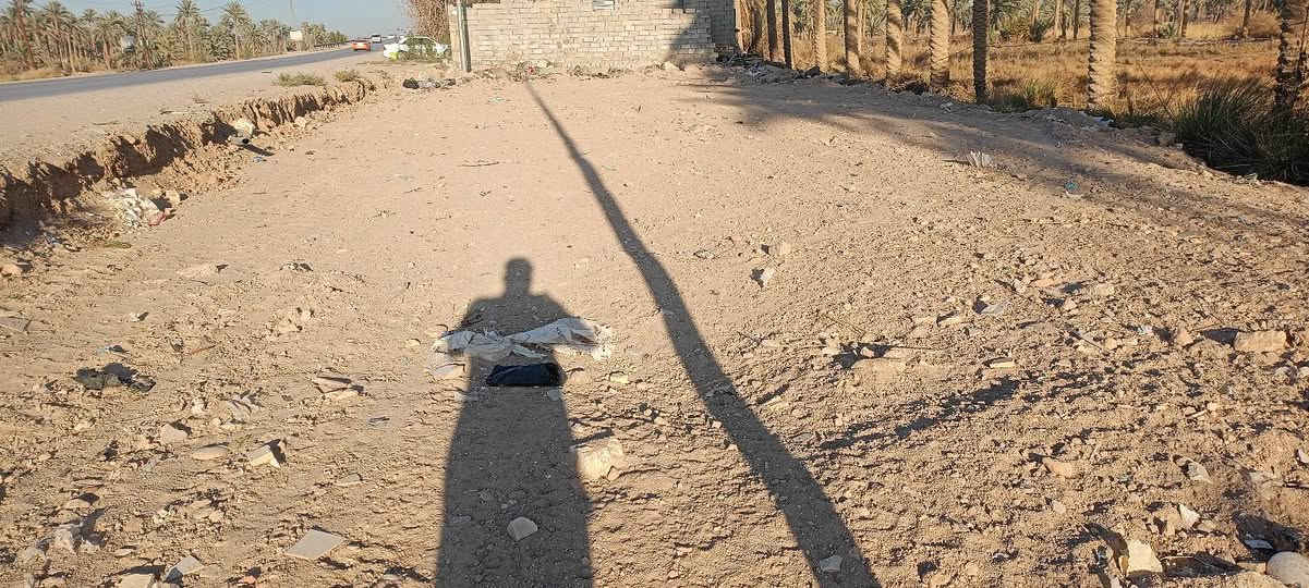 السلام عليكم قطعه للبيع مساحته
600م ع شارع العام قرب الجسر ال عيسى 
تصلح سكن او مخزن او محلات للستفسار 
ع الرقم ***********
