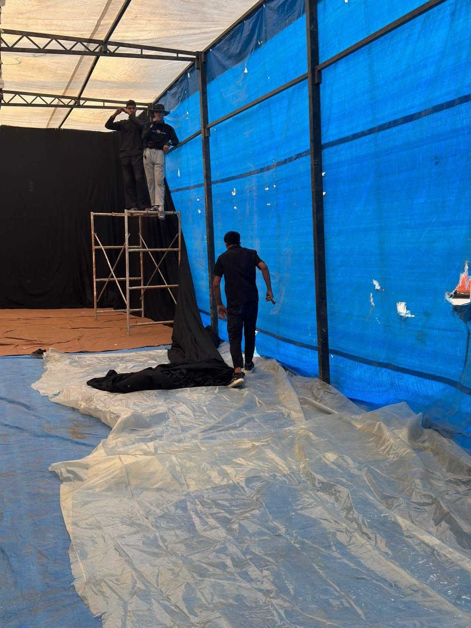 تكيه خدميه او تكية مجالس لبيع التفاصيل
ارتفاع 4 متر
العرض 5
نزال 15
حديد ثقيل نضام جسور عمل كلش راقي
السعر جدا مناسب
عيني بل سعر وبخدمتك
بدون جادر فقط هيكل حديد 
التواصل واتساب
***********
