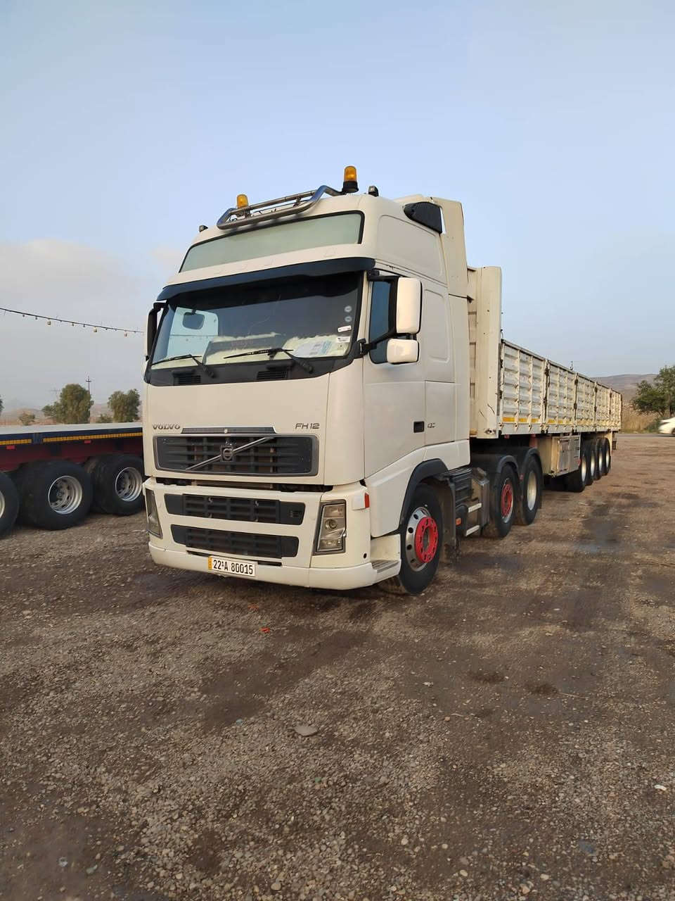 للبيع فالفو موديل 2005 حجم 460 كير عادي قماره 4 خطوط تخم تاير راس عربانه مربوط وراها 4 محاور اجناب تعلاوه اني امكلف بل نشر اتصلو عل صاحب سياره ***********
