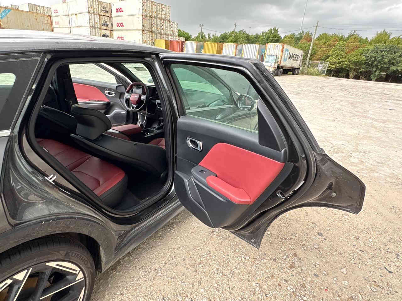 K4
جيتي لاين فولل اعلى فئه
سياره بنراما ع طول السياره 
ماشيه 5الف
بدون ايرباك وبدون دواخل
سياره شغاله وماشيه

حاليا بالحره السياره كلش حلوه
أو تريد داخلها كتاب الشهداء أو حره 
السعر119وبيه مجال 

الاستفسار ع هاذ رقم ***********
