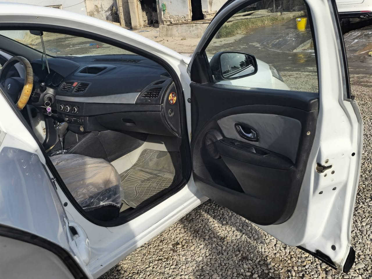 رينو فلاونس مديل 2016
سياره جاهزه كير مكينه تخم تاير جديد
حداديه حلوه / كهربائيات شغاله شلع
شنتر لوك ريمونت
البدي كدامك حلو مابي اضرار
رقمها ذي قار تحويل مباشر الملاك يمي بالشطره 
اخوان قبل لاتتصل السياره بدلت بلكاتها ونضفت الجويتر بيدي وهسا الرون يخربط من تعبر لل100. للامانه. لا ماخذها لفيتر ولا طالع اني بيدي نضفتها سياره خير من الله
السعر 63 العنوان ذي قار الشطره
رقم الهاتف ***********
