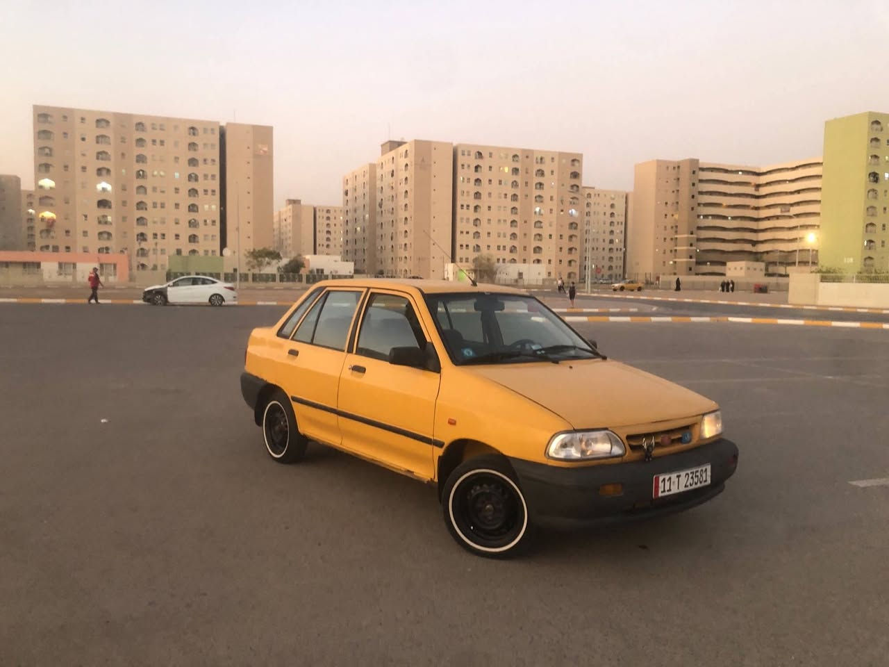 السلام عليكم سايبه للبيع موديل ١٠ السياره كير ومكينه زينات شواصي حلوه السياره وبيه خياسات  بلدوسه وبحوض الصندوك حلوه مابيه ولا قطعه تبديل مصبوغه حزام للجماليه بيه طخات بسيطه  السعر ٢٣ وبيه مجال ***********
