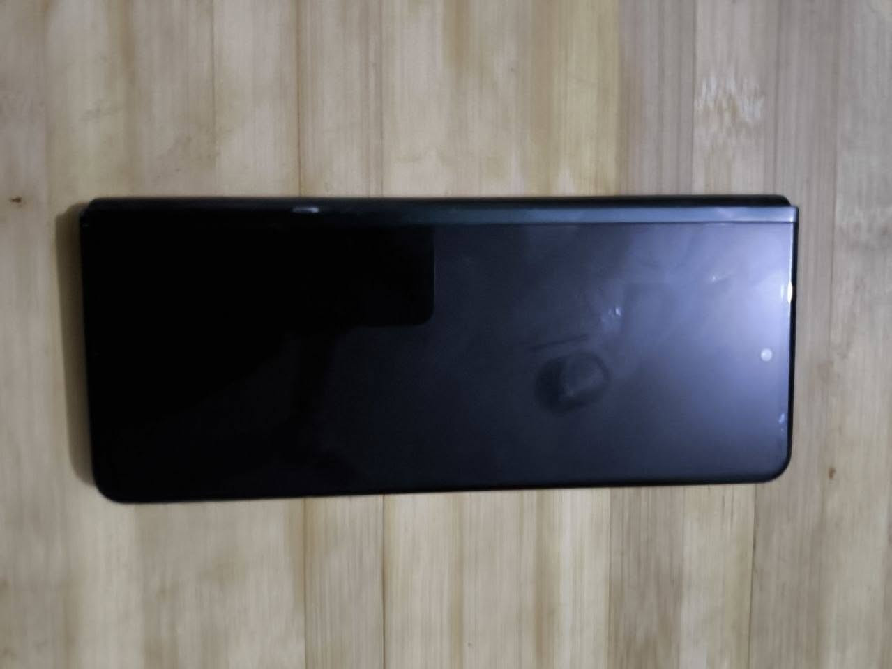 جهاز سامسونك Zفلود 3
ذاكرة 256 العشوائية 16$
جهاز غني عن التعريف كلش حلو نظيف جداً 
فقط الشاشة الأمامية واكفة 
سعرة ب380 وبي مجال 
مكاني بغداد الشعب 
يرهم مراوس 
***********
