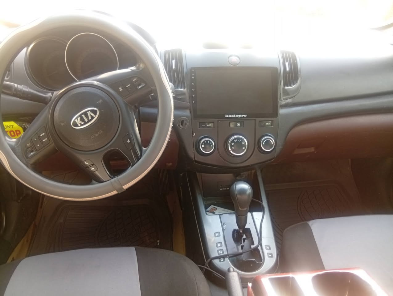 السلام عليكم سيراتو موديل بالسنويه 2010بس هيه 11 رقم شمالي رقم اوربي داخله هزه وكامله مكمله سياره خير من الله مكينه كير مكفولات تريد تحويل تريد وكاله وهذا سوناره موضح بالصوره ابيع احزام بس هيه مامصبوغه 80بيه مجال مكاني بابل مامتوفر ع النت اتصل وادلل ***********
