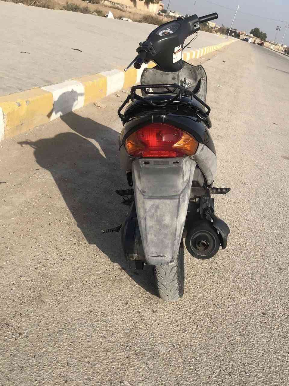 ادرس ياباني قديم مفتوح مره وحده كابريتر  سلف هندر كله شغال مابيه اي نقص الدراجه خير من الله متوكفك بشارع كامله مابيه اي نقص السعر 300 وبيه مجال متواجد على خاص. او اتصال على رقم ***********
