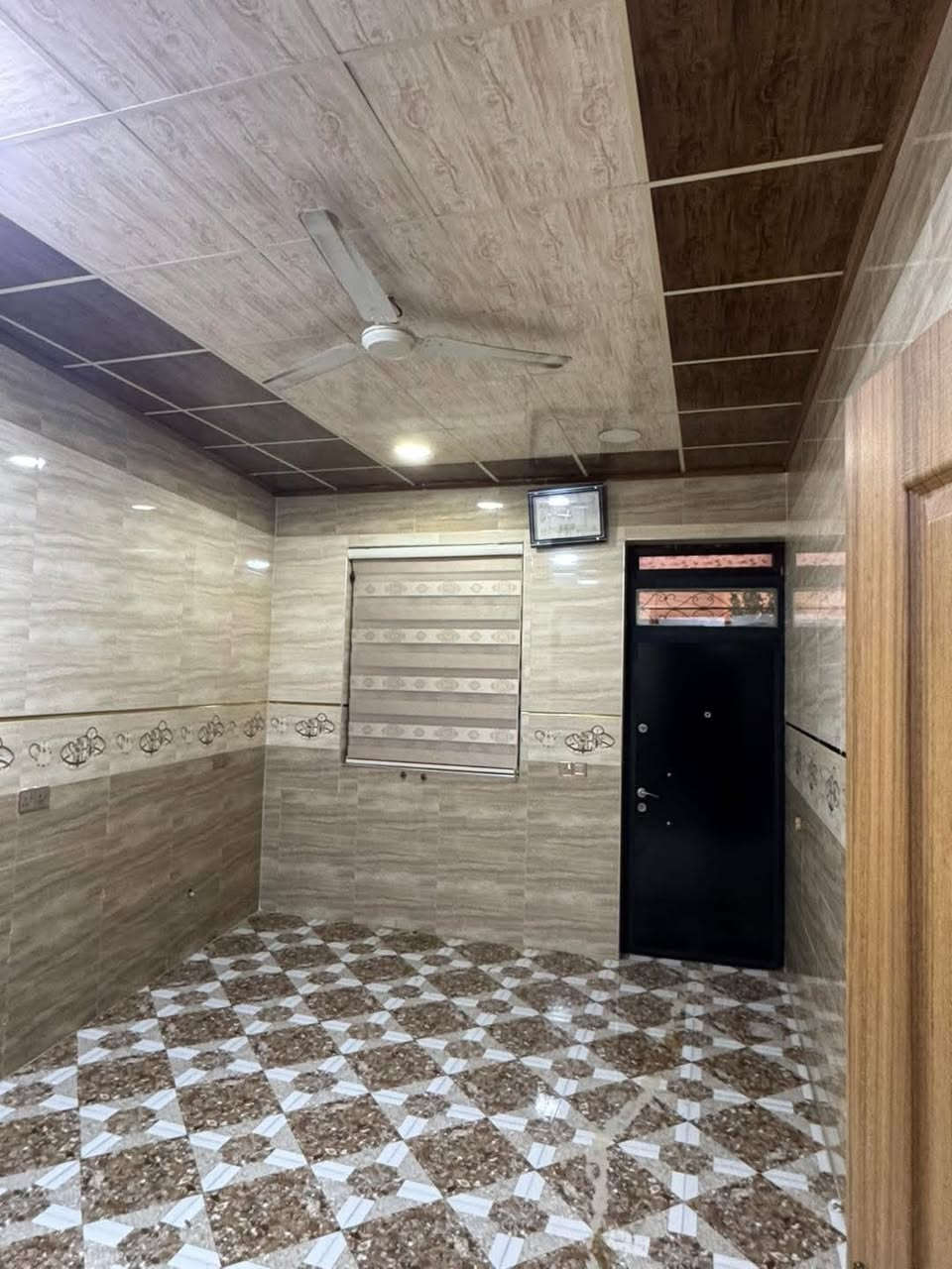 السلام و علیک
ئەم خانووە بۆ فرۆشتن کەلار + حەمەی کەریم دیوی سیروان نزیک مزگەوتی قازی محمد ڕووبەرەکەی (180) مترە یەک قاتی فول کاشیە نزیک جادایە سعری زۆر مناسبە

دوو ژووری بوستن
ژووری میوان
هۆڵ
متبەخ
مساعد متبەخ
حەمام سەرئاو
لەسەرەوەش بەیتونەیەکی لیە

بۆ زانینی نرخ ژمارە یەک بنێرن یان تیل بکەن

***********
