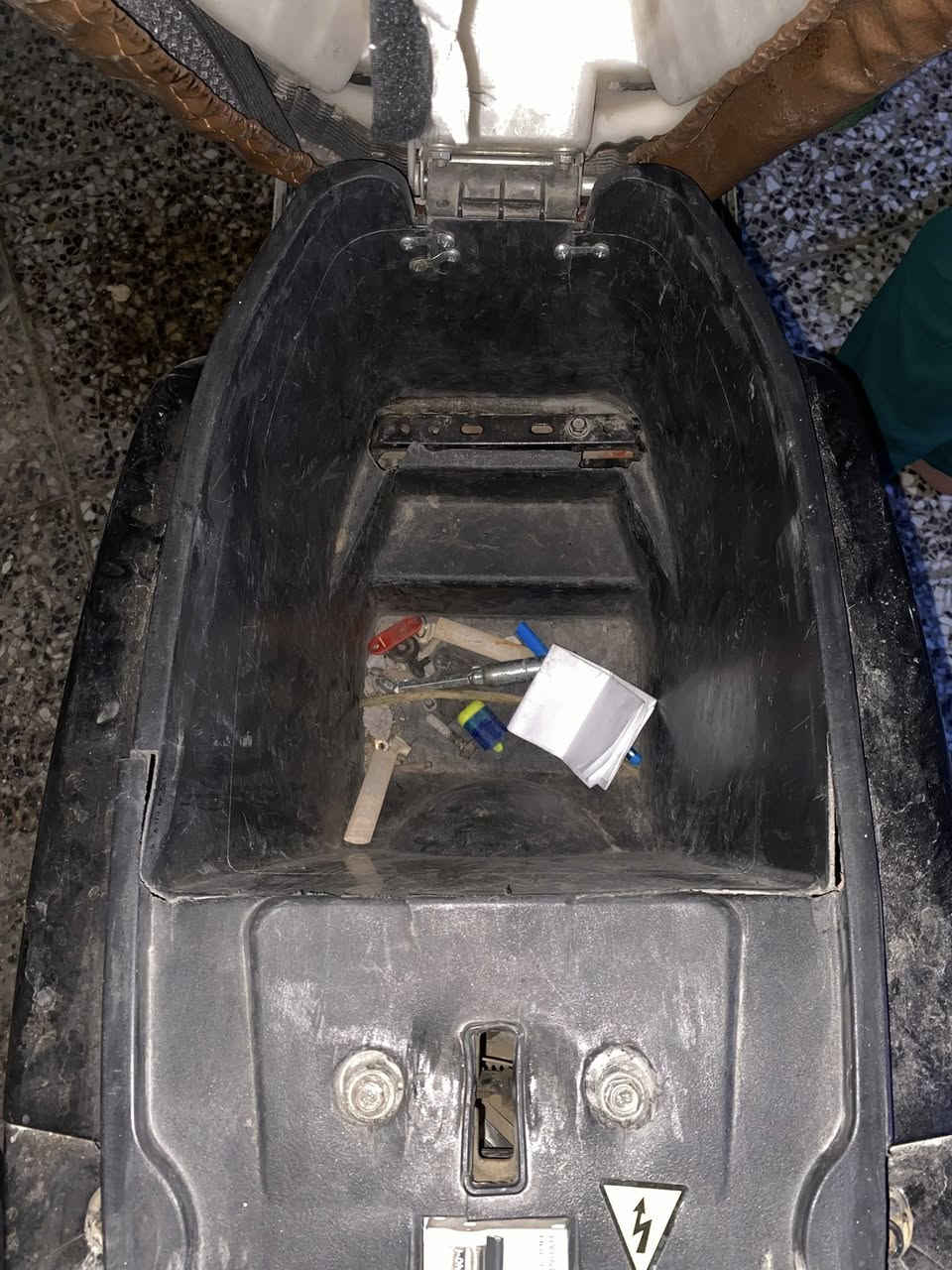 درجه شحن كلشي مابيه تمشي بس بطاريات و سكليتر بس وكفر كهربائياته كلشي مابيه بس شد بطاريات و روح السعر 100الف و بيه مجال عنواني بغداد الطالبيه و شارع الضلال لاستفسار على رقم ***********
